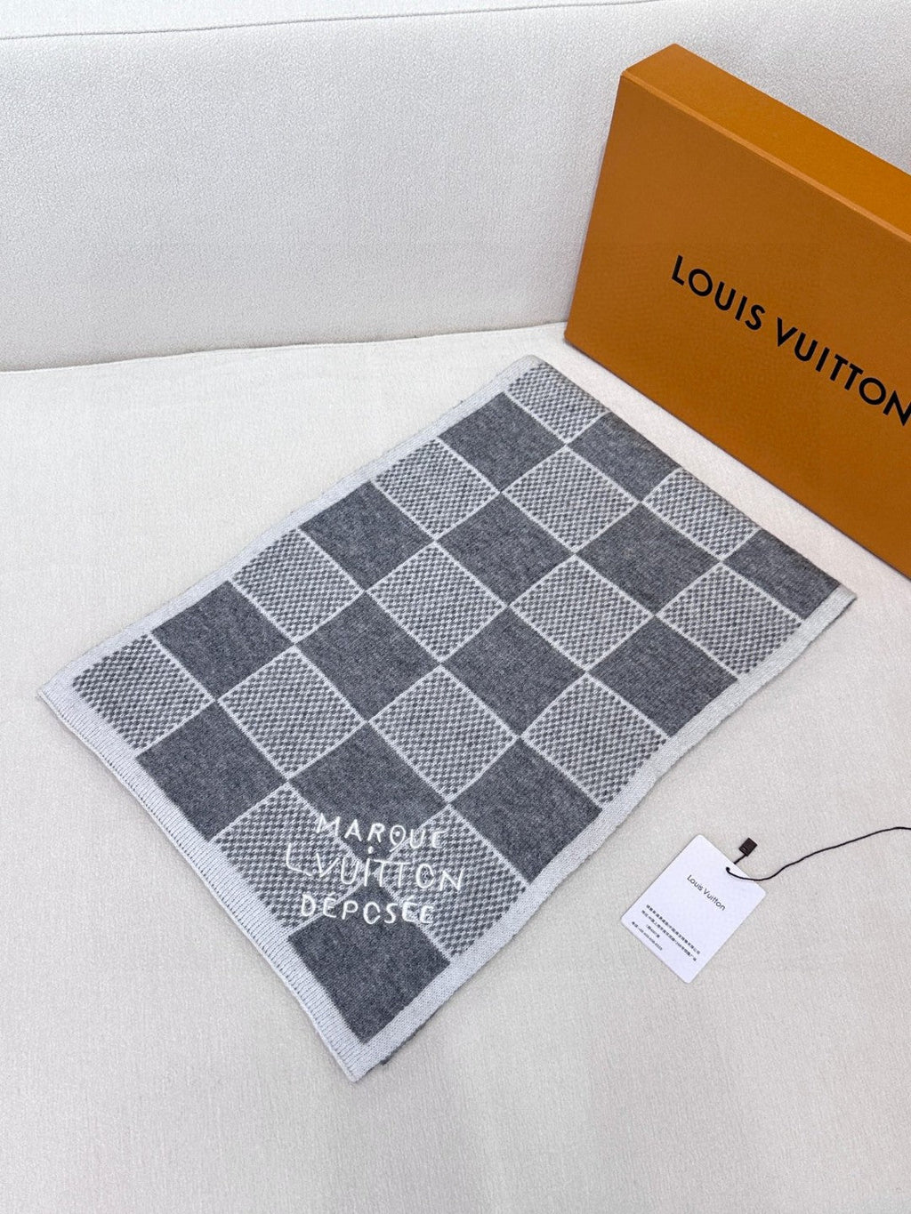 LOUIS VUITTON LV SCARF 180 CM IN CASHMERE 682078