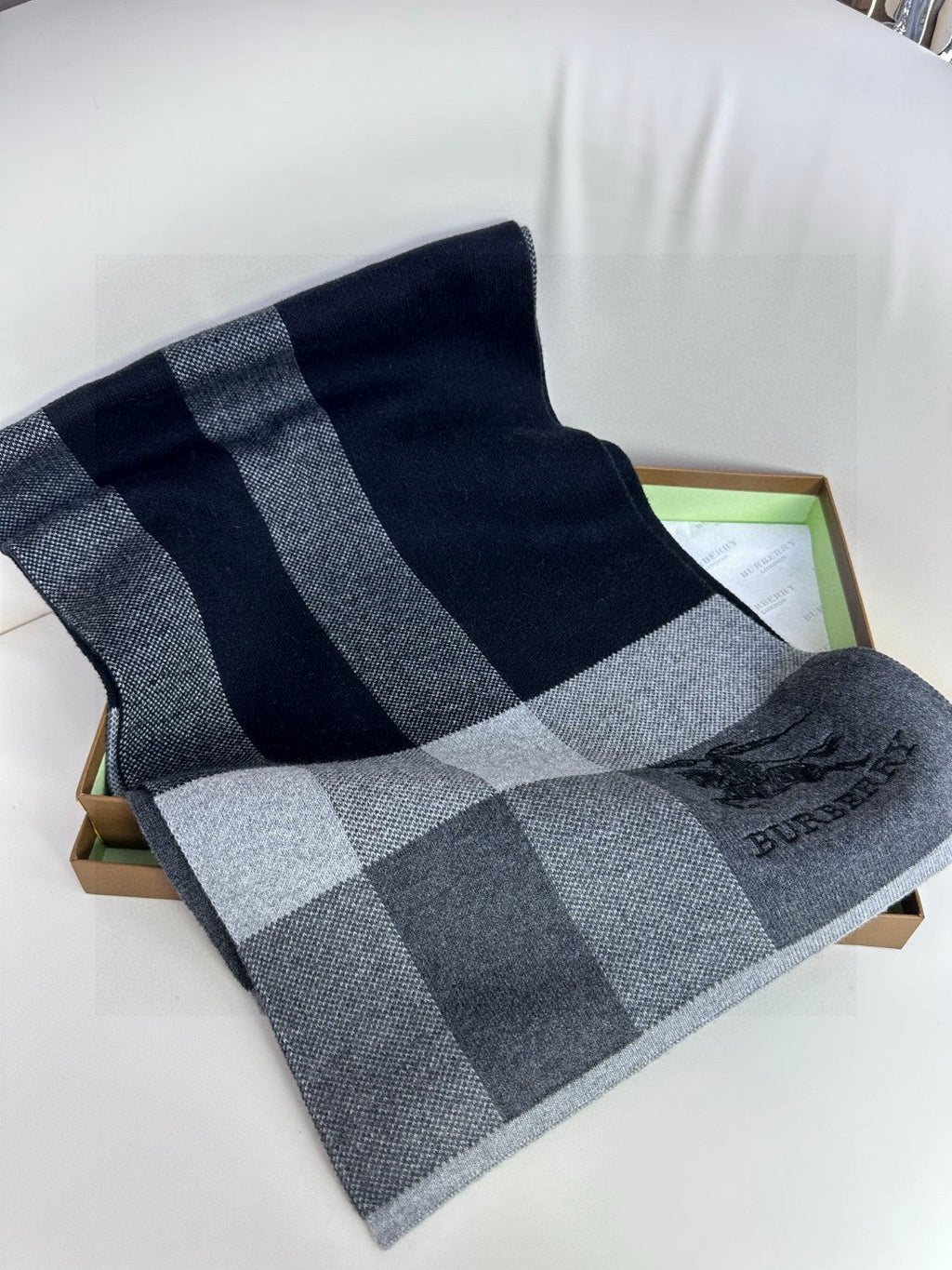 BURBERRY BBR SCARF 180 CM IN CASHMERE 729041