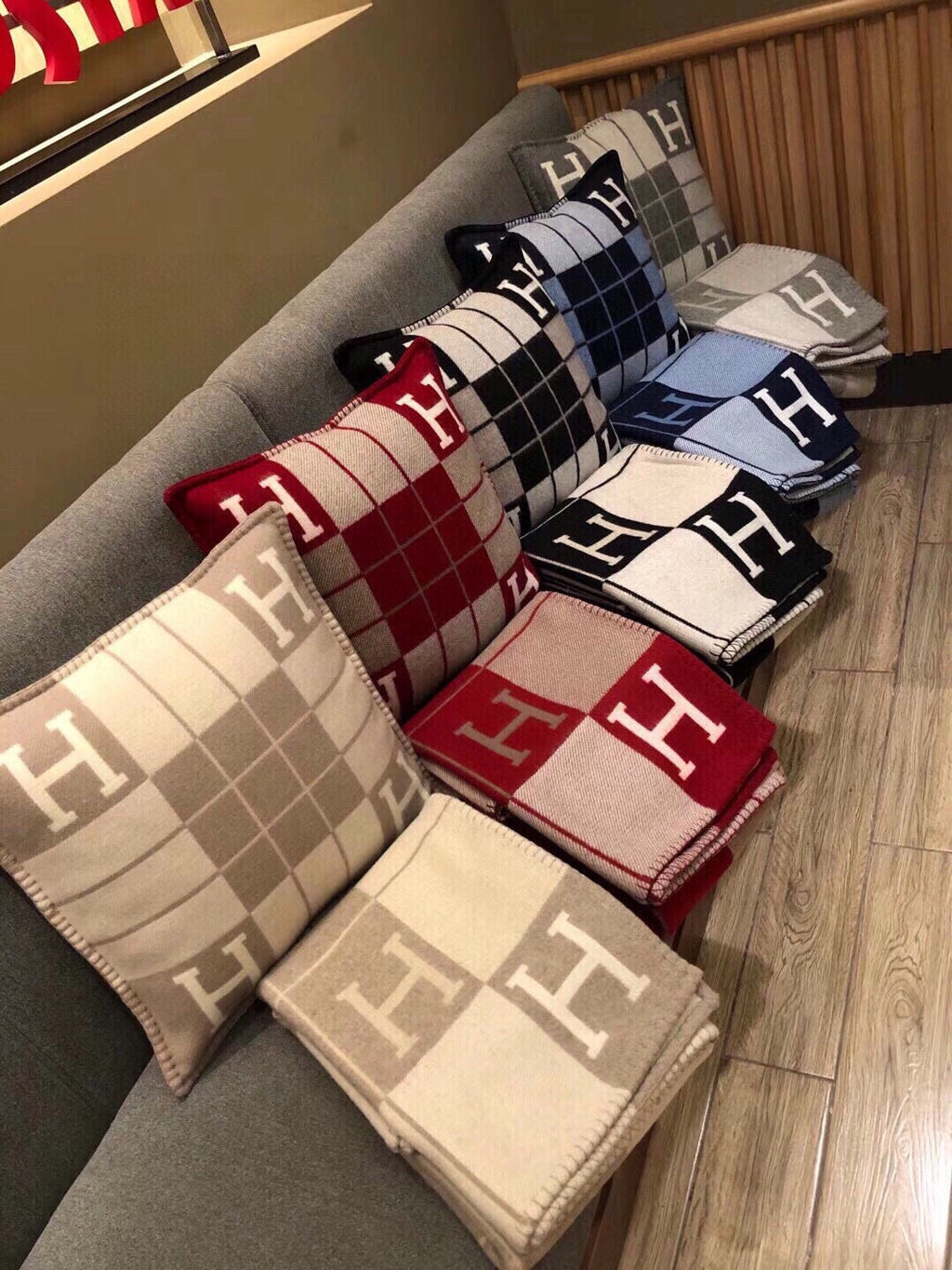 HERMES AVALON III THROW BLANKET 175 CM IN CHERRY RED WOOL AND CASERE 351743