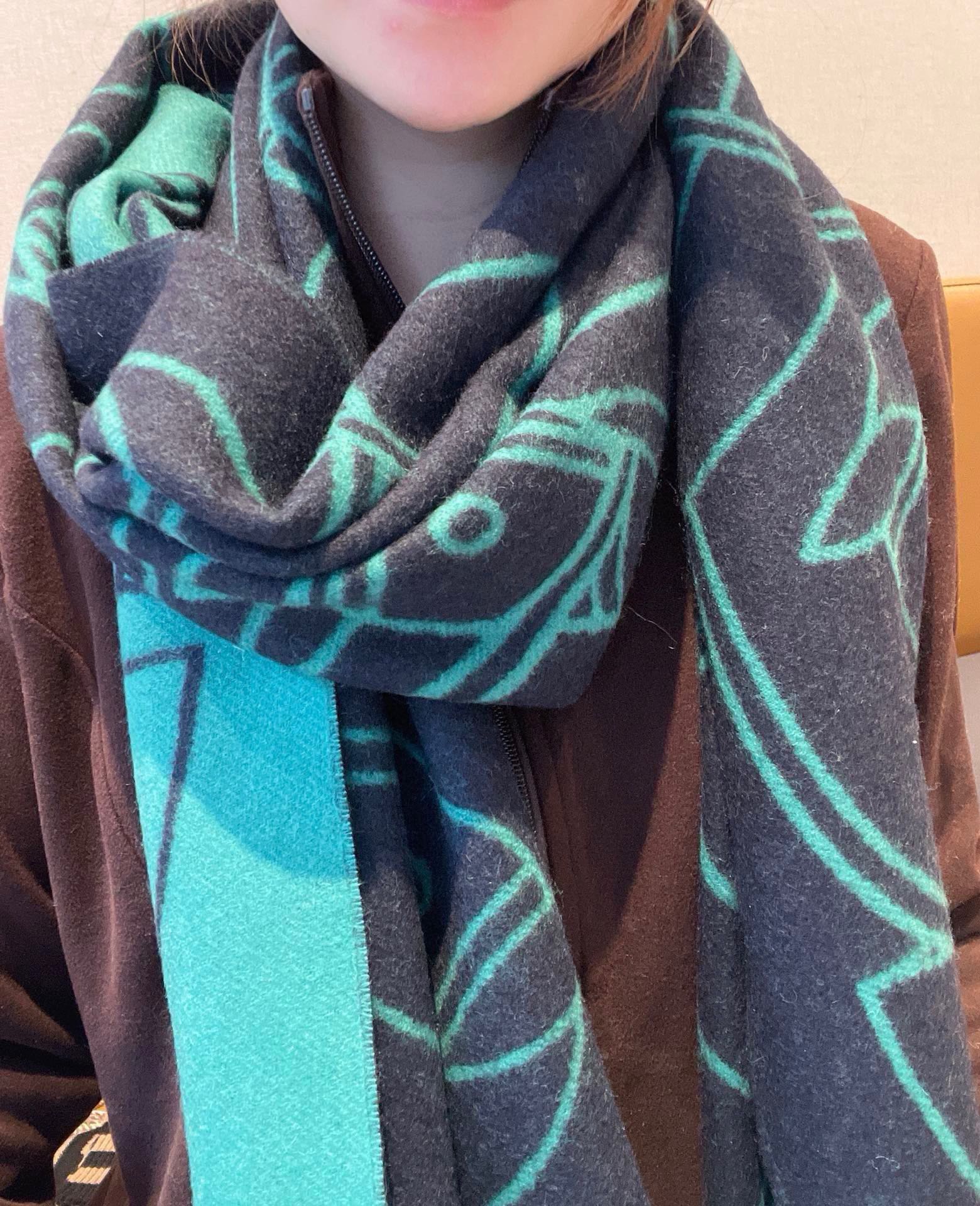 HERMES CASAQUE ENTRELACS EQUESTRES 190 CM SCARF IN PERSLAN GREEN CASERE