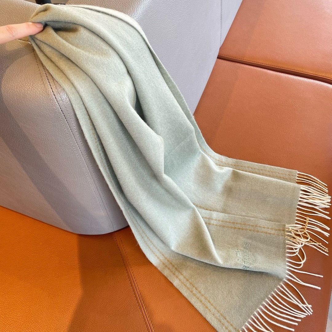 HERMES UNIE BRODEE GM MUFFLER IN PASTEL GREY CASERE