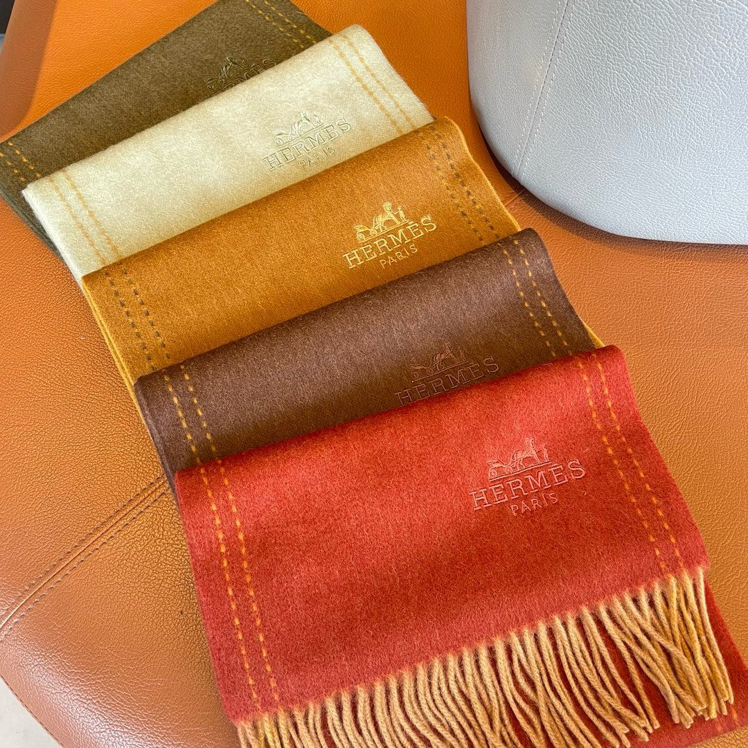 HERMES UNIE BRODEE GM MUFFLER IN PASTEL GREY CASERE