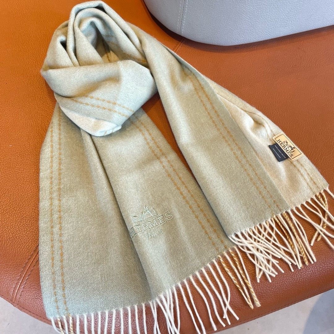 HERMES UNIE BRODEE GM MUFFLER IN PASTEL GREY CASERE