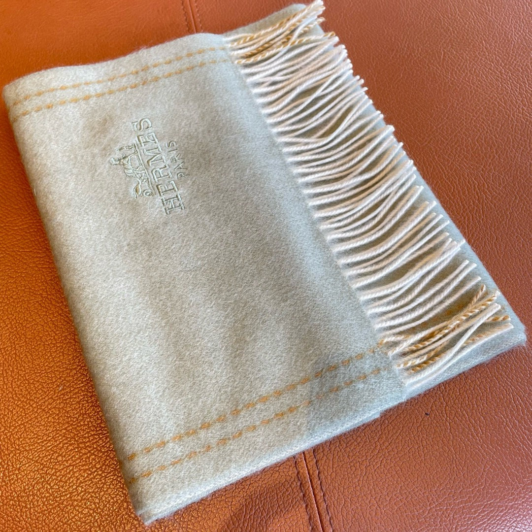HERMES UNIE BRODEE GM MUFFLER IN PASTEL GREY CASERE