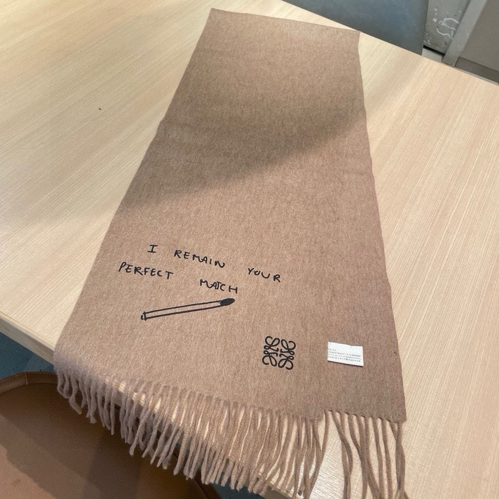 LOEWE SCARF 180 CM IN CAMEL BEIGE LAMBSWOOL WITH BLACK LETTER 394446