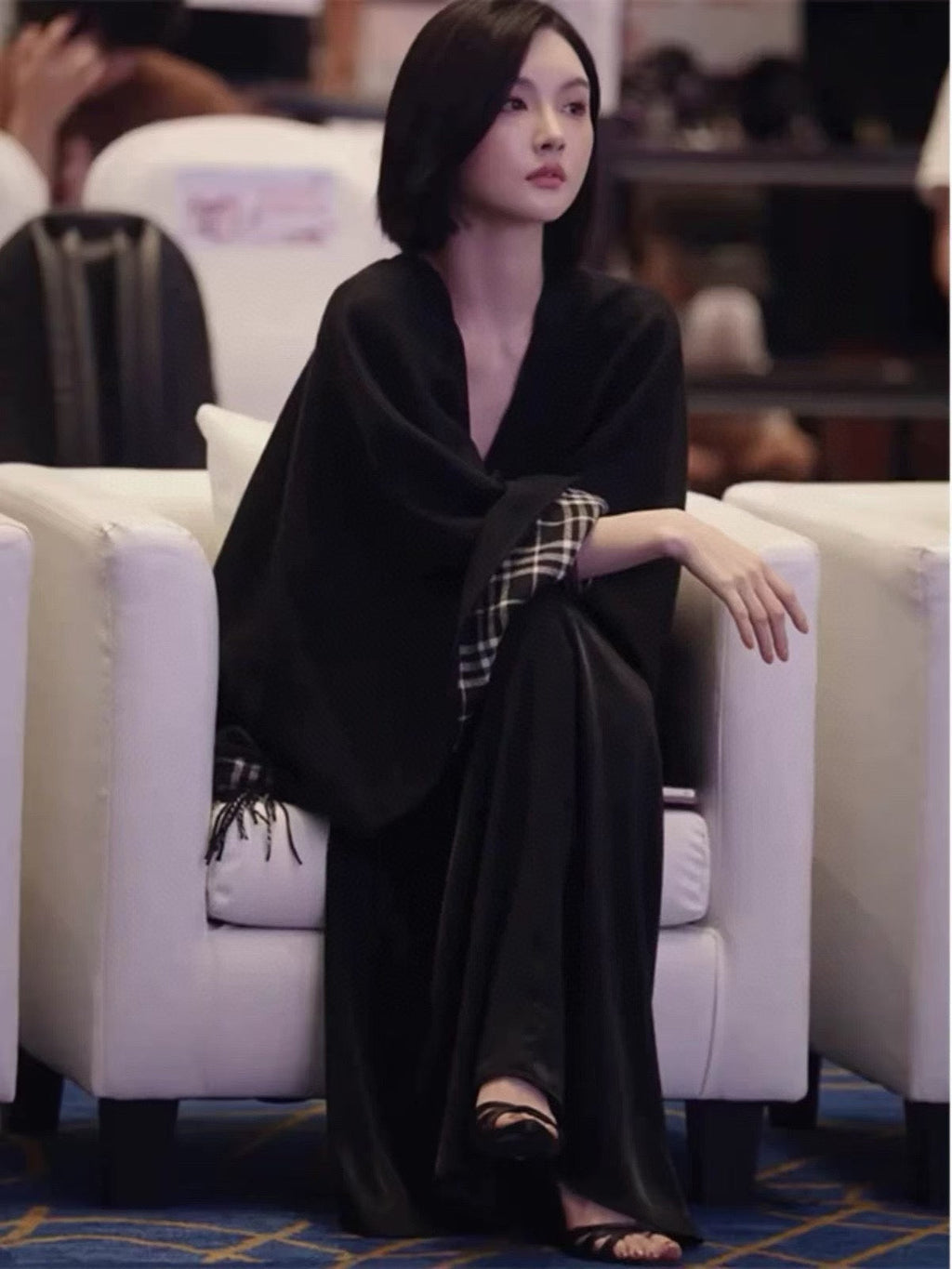 BURBERRY CHECK DOUBLE-SIDED CAPE 150 CM IN BLACK CASHMERE 401927