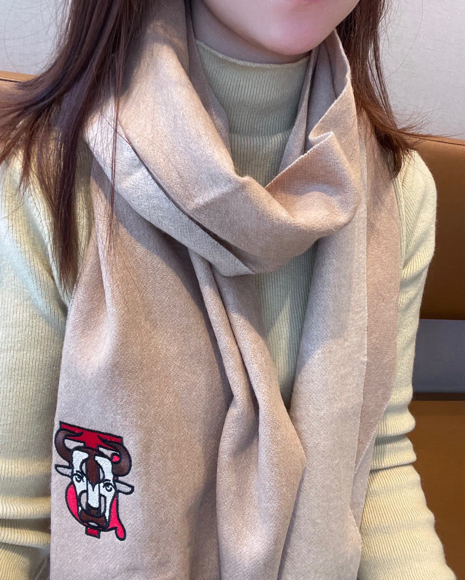 BURBERRY SCARF 200 CM IN ALMOND BEIGE CASHMERE 403741