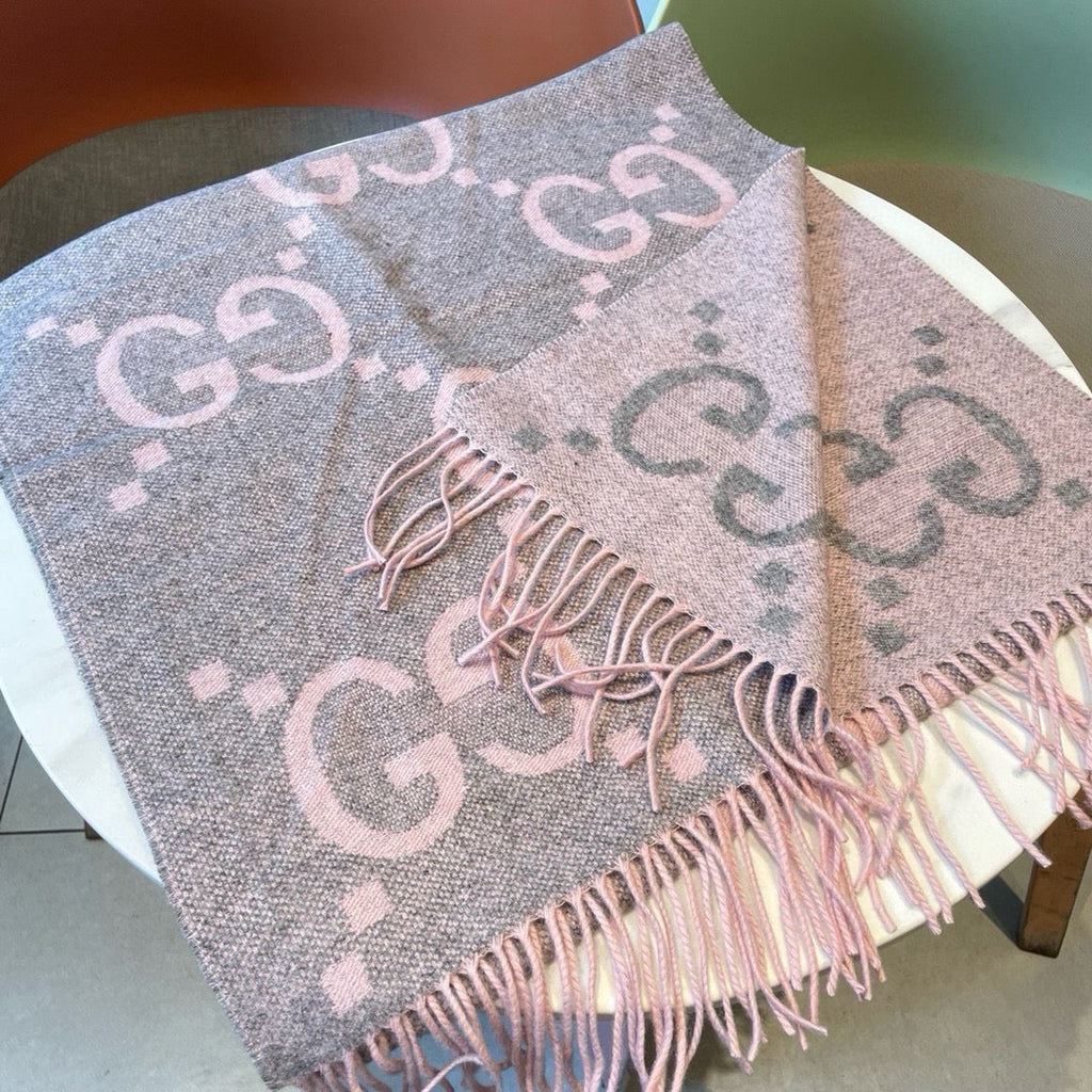 GUCCI JACQUARD PATTERN KNIT SCARF 195 CM WITH TASSELS HARBOR GRAY MIX LIGHT PINK 403748