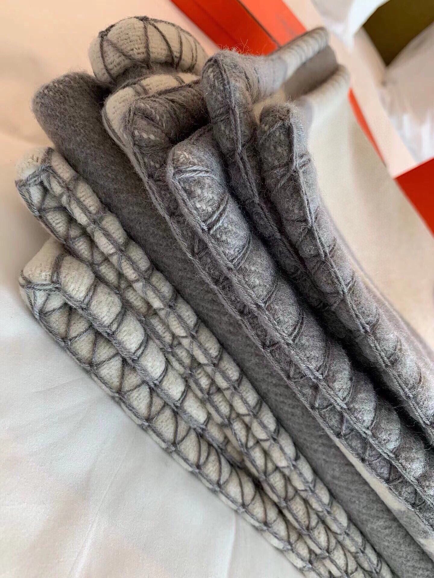 HERMES TIGRE BAYADERE BLANAVALON III THROW BLANKET IN LIGHT GRAY CASERE 407144