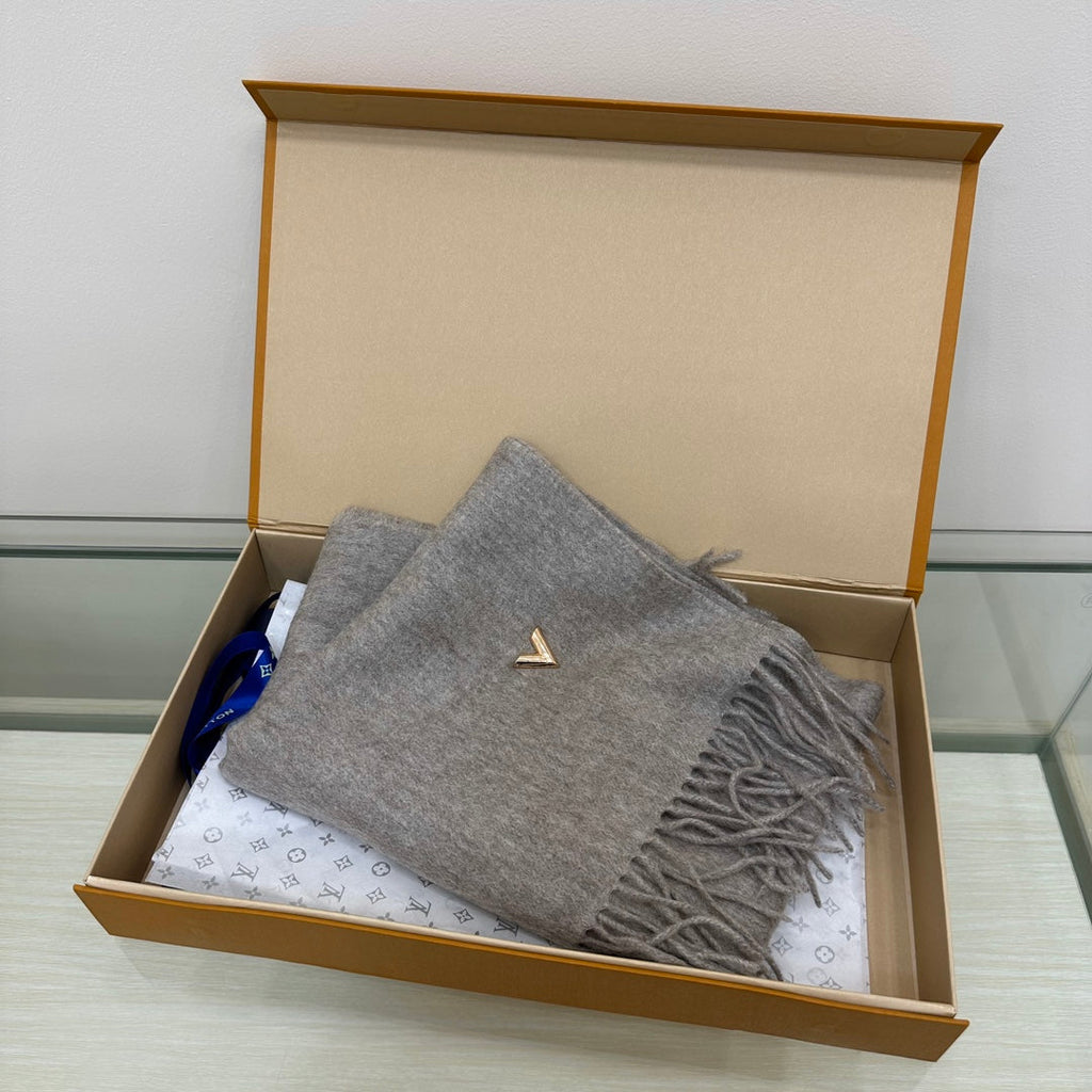 LOUIS VUITTON SCARF 200 CM IN PALE GRAY CASHMERE WITH GOLD LOGO 393102
