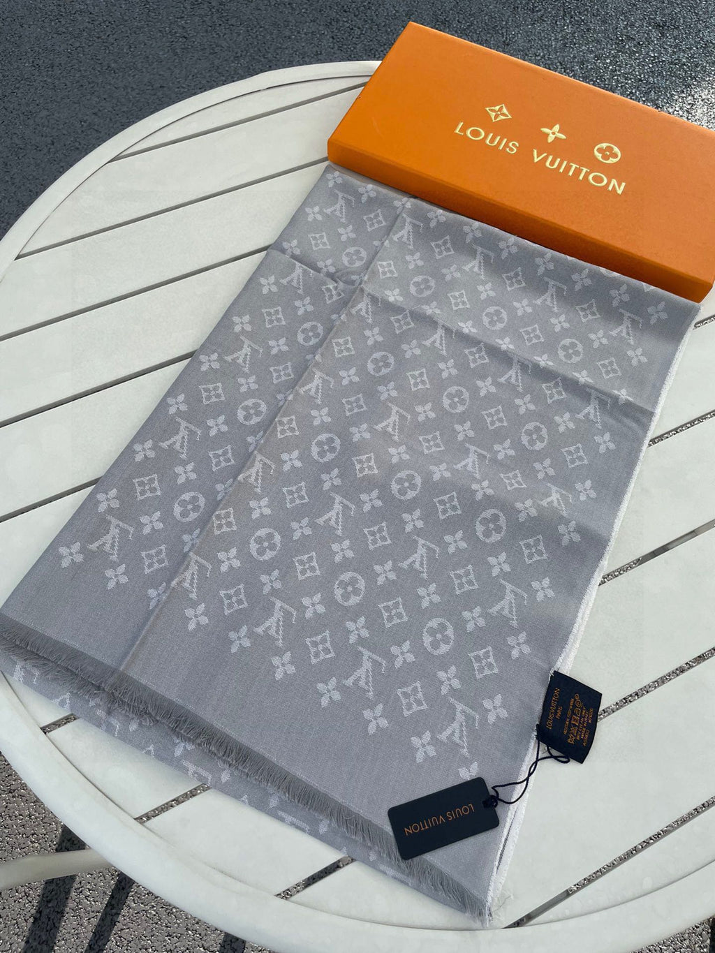 LOUIS VUITTON MONOGRAM SCARF 200 CM IN LIGHT GRAY CASHMERE AND SILK 388079