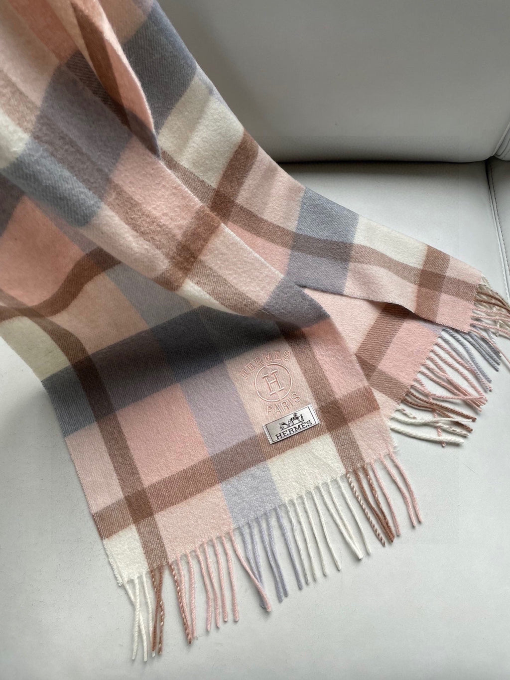 HERMES SCARF 180 CM IN LIGHT PINK CARO CASERE