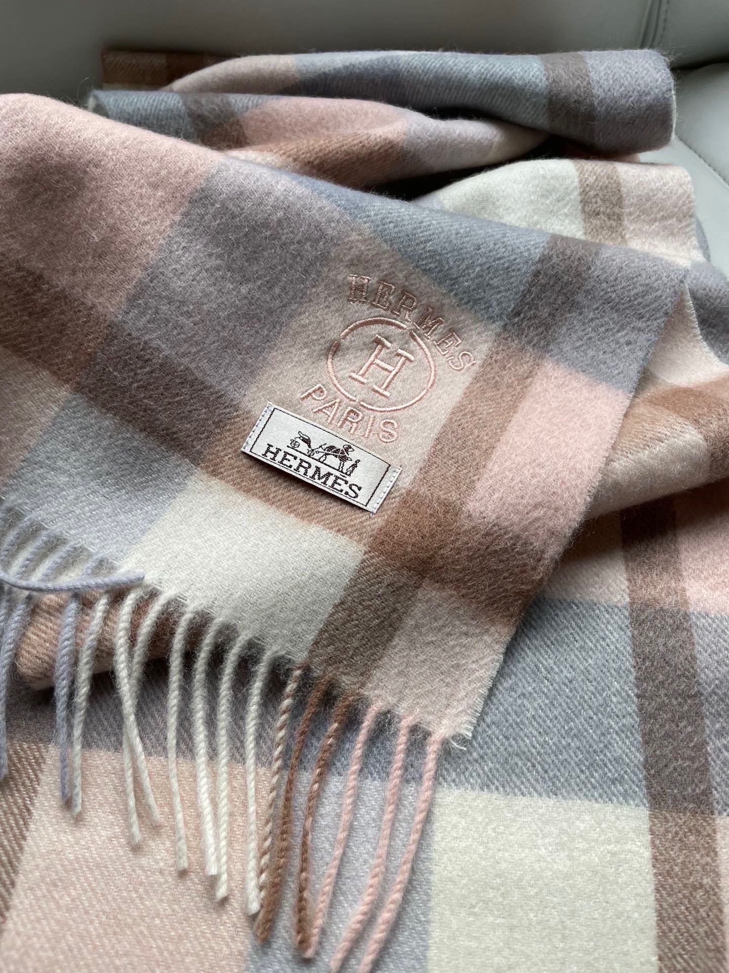 HERMES SCARF 180 CM IN LIGHT PINK CARO CASERE