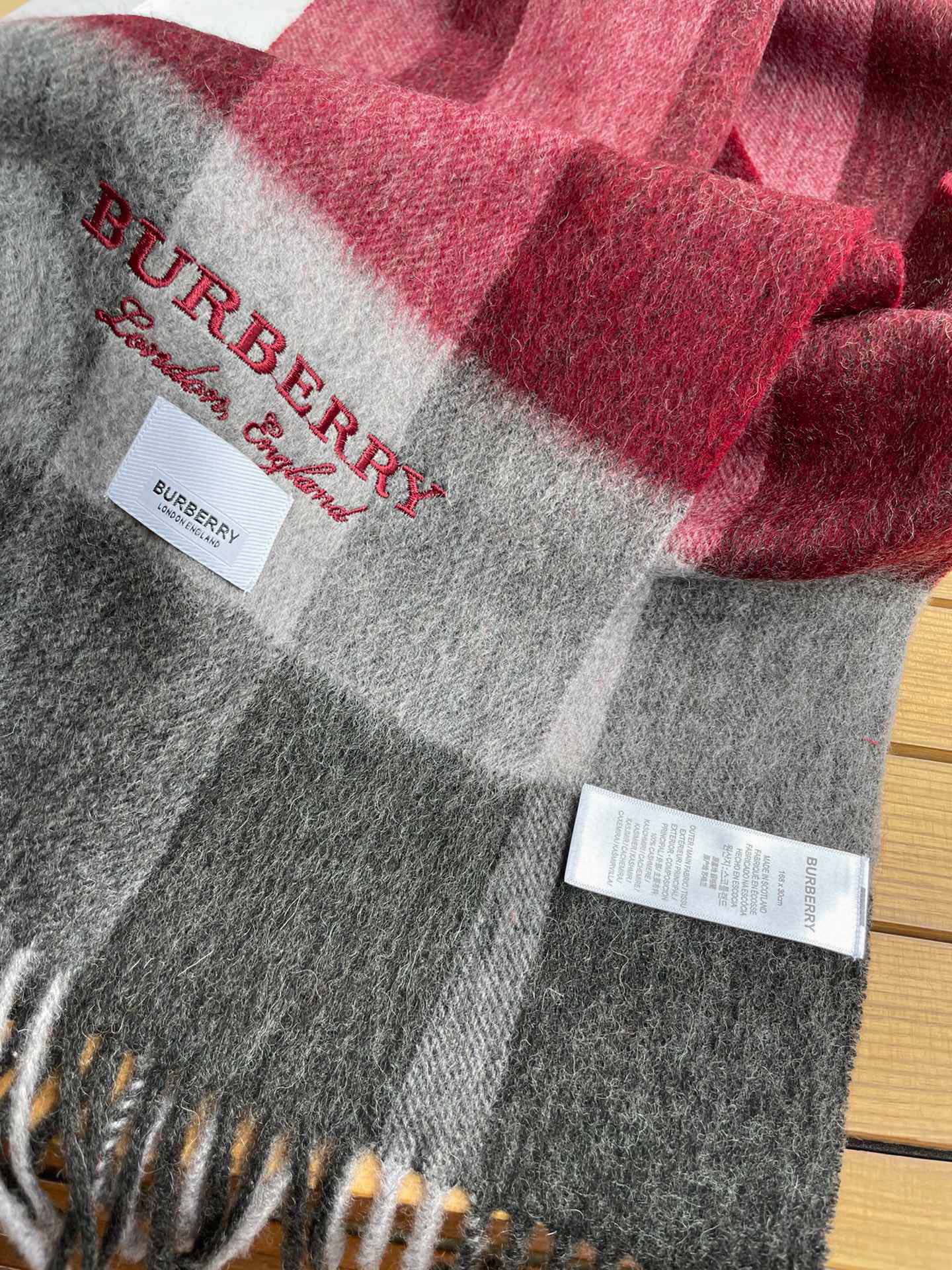 BURBERRY SCARF 180 CM IN CURRANT RED MIX BLACK CASHMERE 394743