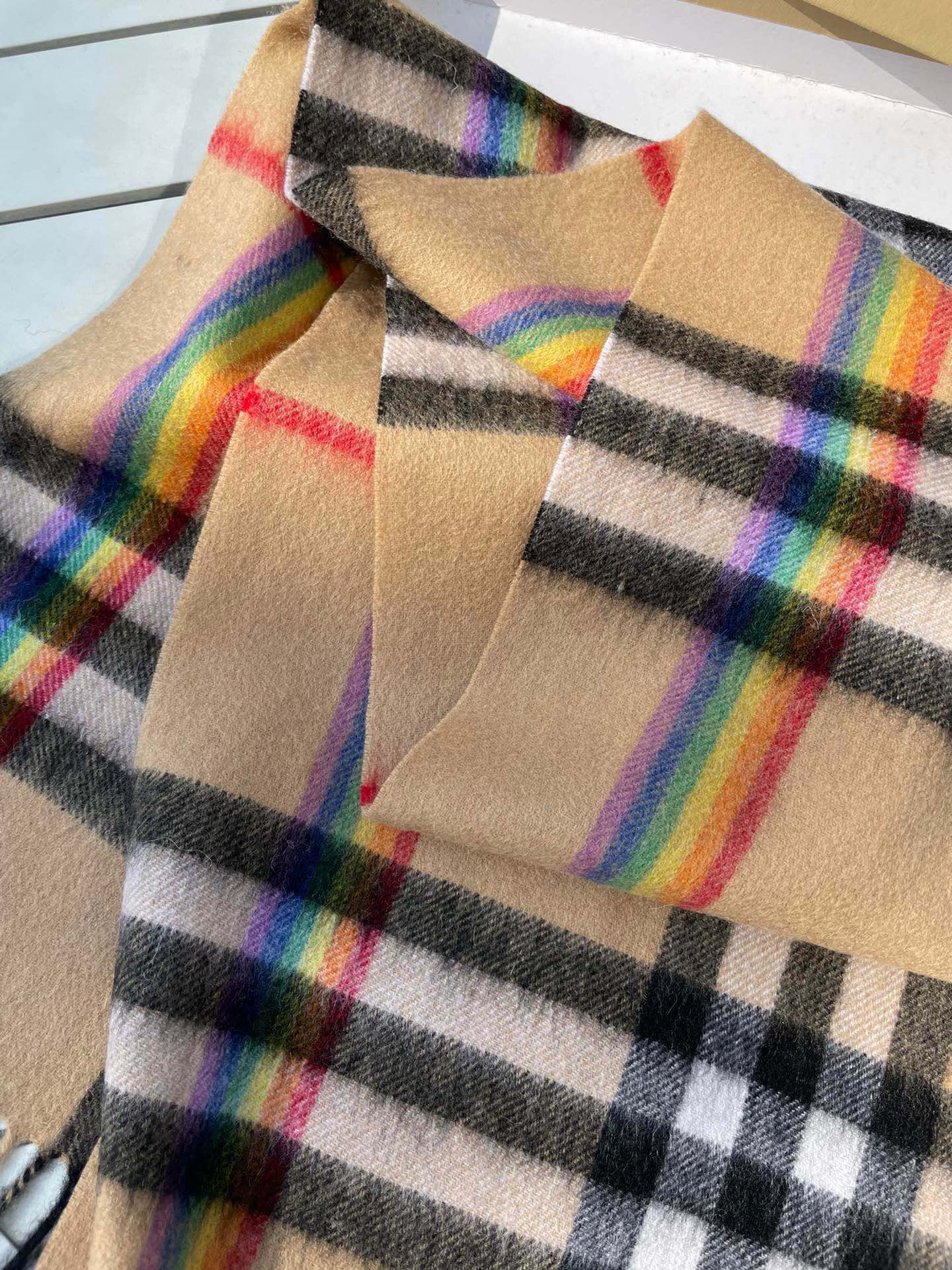 BURBERRY CHECK SCARF 200 CM IN CAMEL BEIGE MIX BLACK CASHMERE 394753