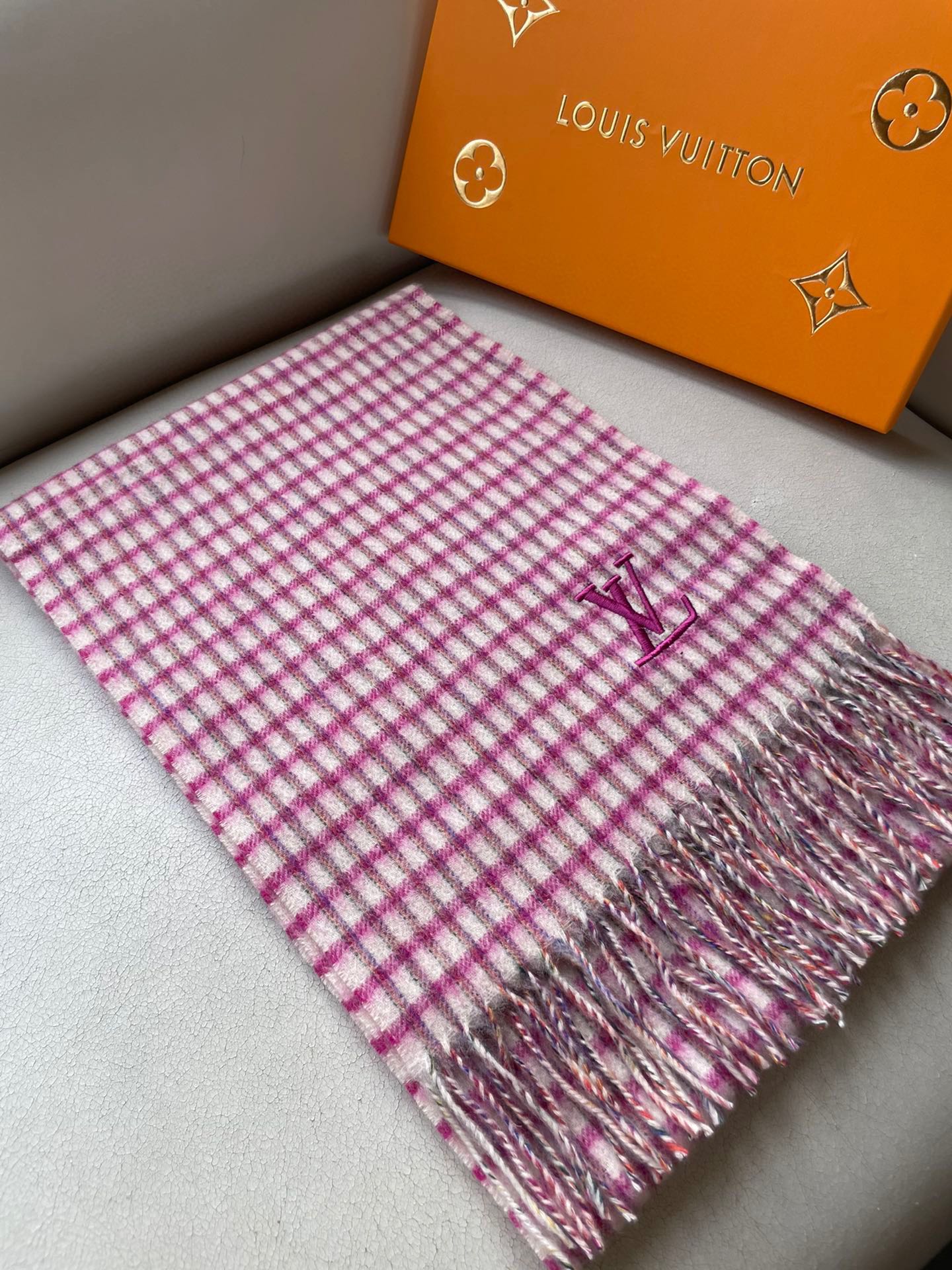 LOUIS VUITTON PLAID EMBROIDERY SCARF 180 CM IN BRIGHT PINK CASHMERE 399964