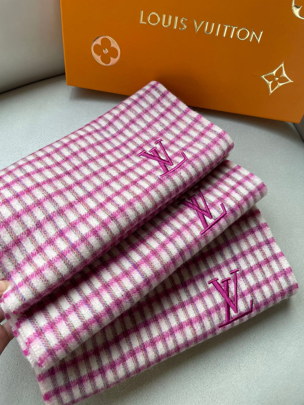 LOUIS VUITTON PLAID EMBROIDERY SCARF 180 CM IN BRIGHT PINK CASHMERE 399964
