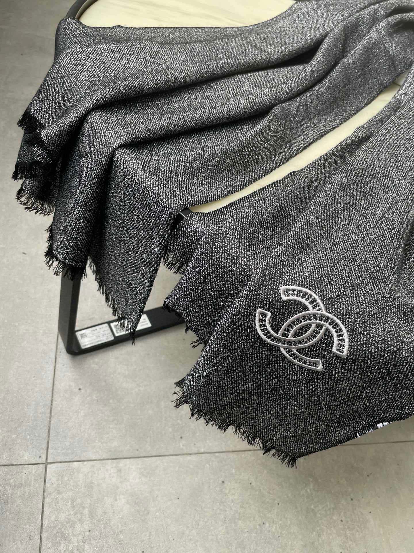 CHANEL SCARF 210 CM IN BLACK CASHMERE  402208