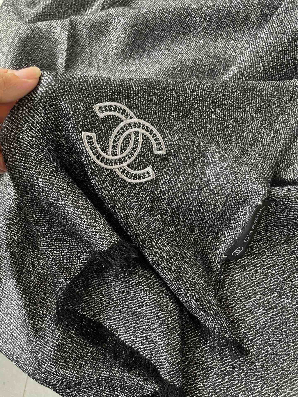 CHANEL SCARF 210 CM IN BLACK CASHMERE  402208